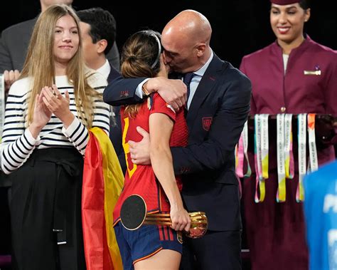 Spanish soccer federation leaders asks president Rubiales to resign after kissing player on the lips